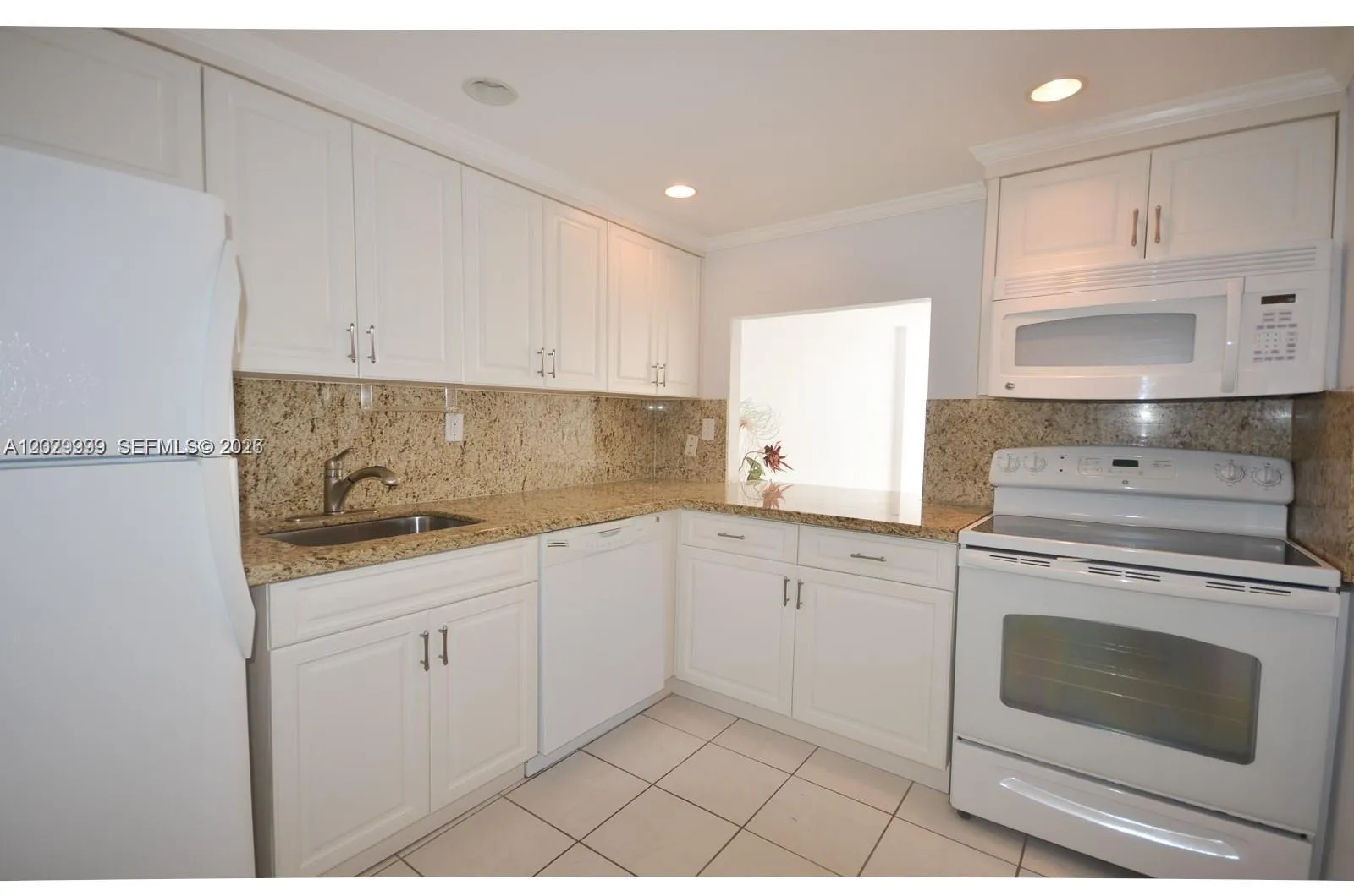 1000 Parkview Dr # 426, Hallandale Beach FL 33009