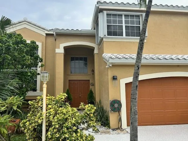 965 SW 102nd Ter, Pembroke Pines FL 33025