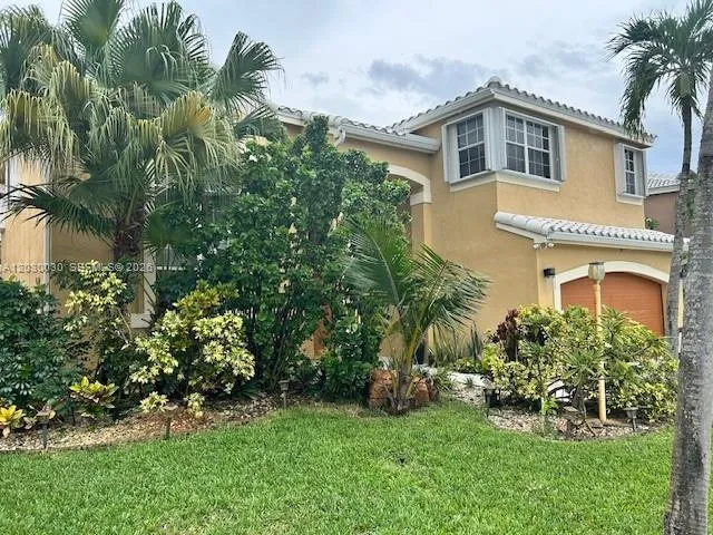 965 SW 102nd Ter, Pembroke Pines FL 33025