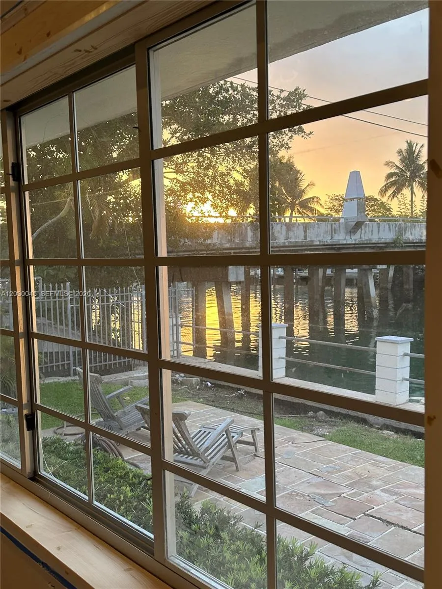 2137 Calais Dr # 5, Miami Beach FL 33141