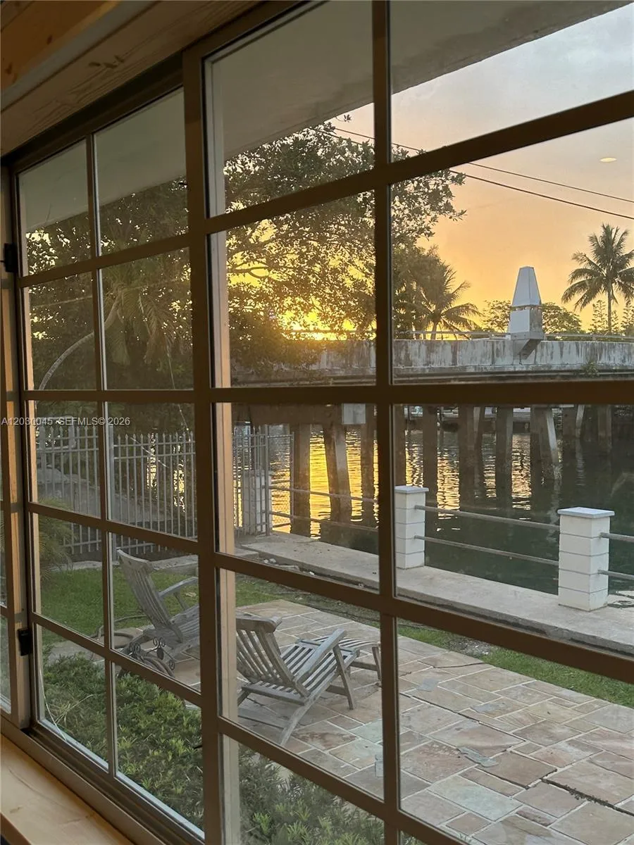 2137 Calais Dr # 5, Miami Beach FL 33141
