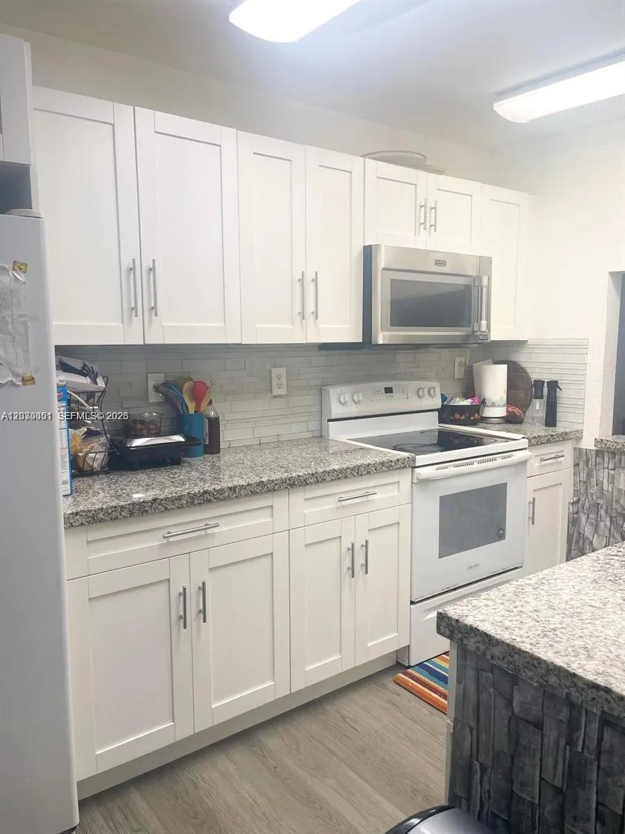 177 Lakeview Dr # 104, Weston FL 33326