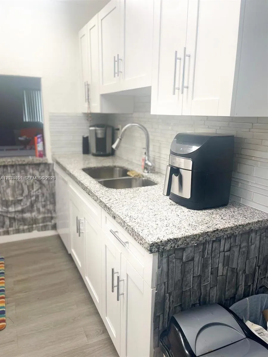 177 Lakeview Dr # 104, Weston FL 33326