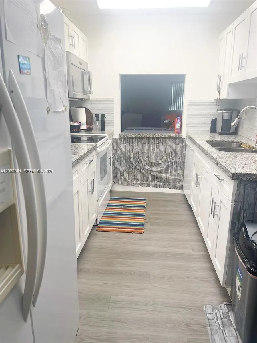 177 Lakeview Dr # 104, Weston FL 33326