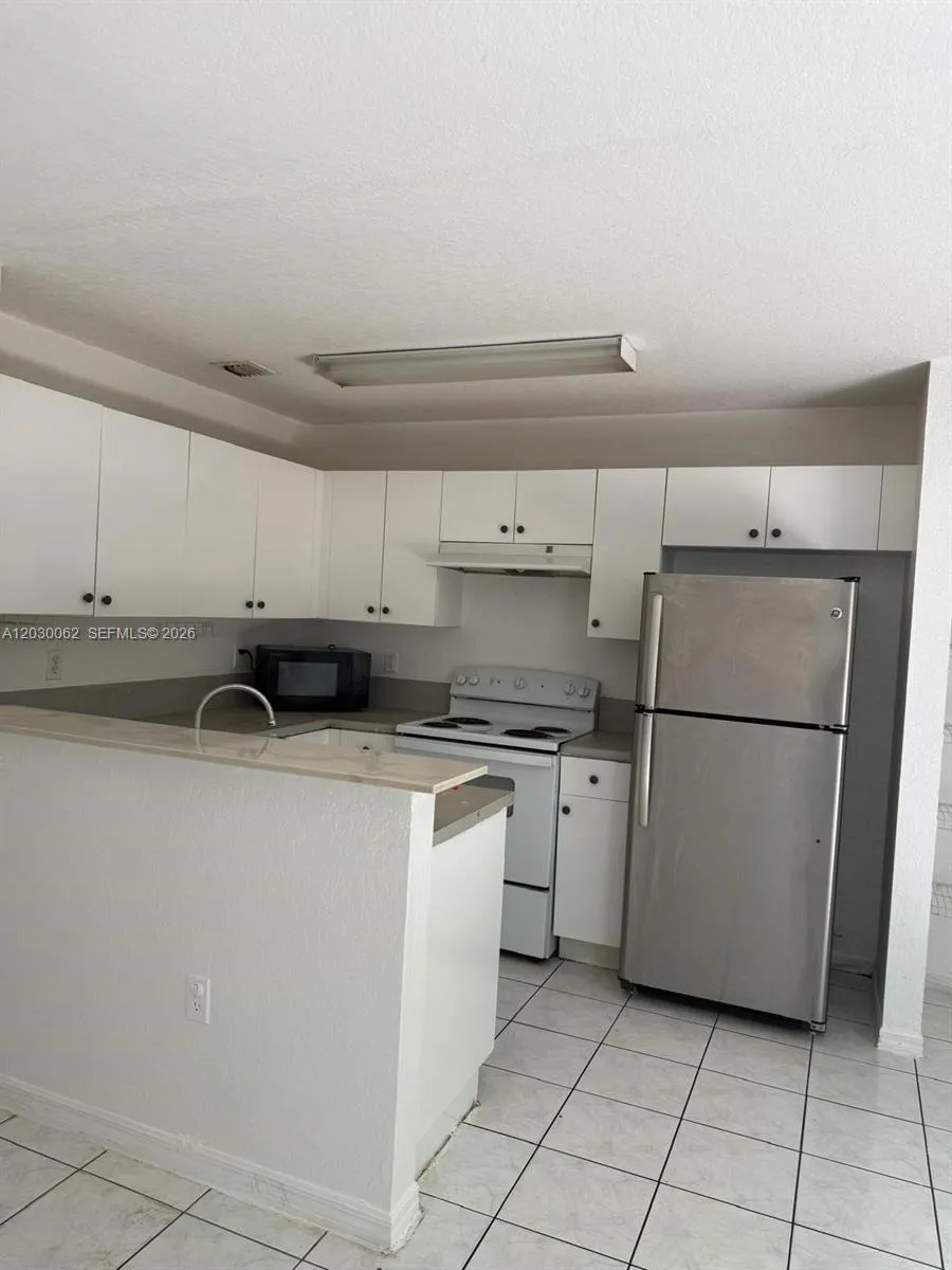 136 Hidden Ct Rd # D, Hollywood FL 33023