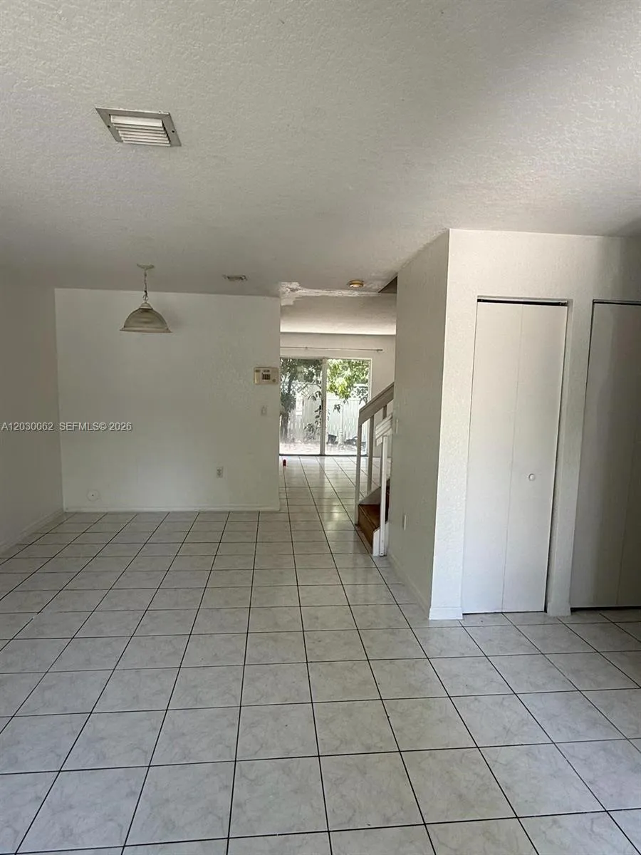 136 Hidden Ct Rd # D, Hollywood FL 33023