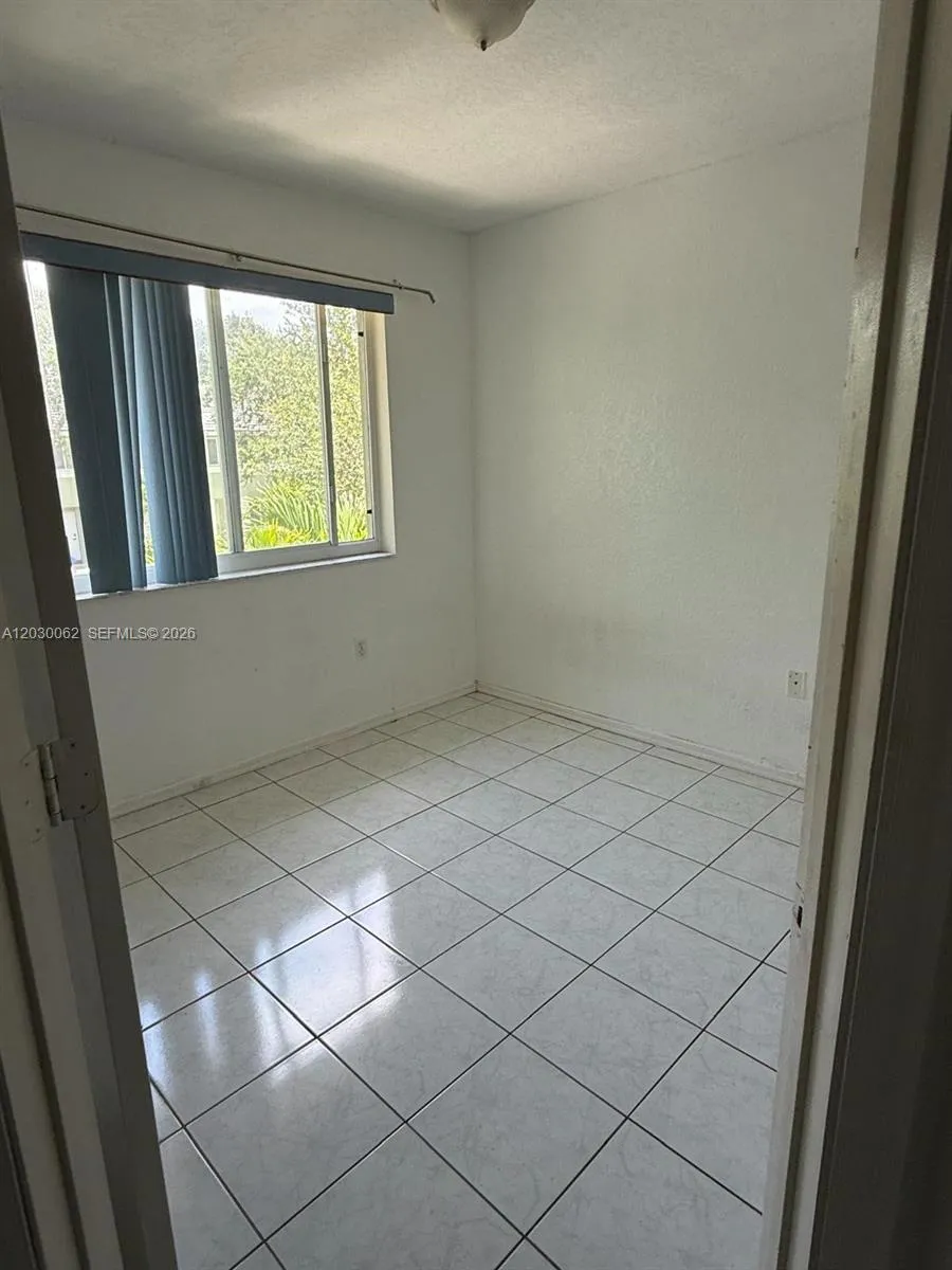 136 Hidden Ct Rd # D, Hollywood FL 33023