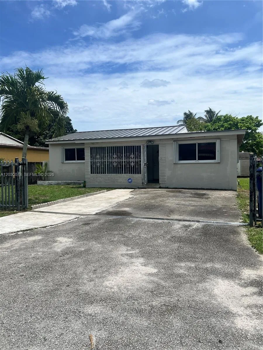 250 NE 160th St, Miami FL 33162