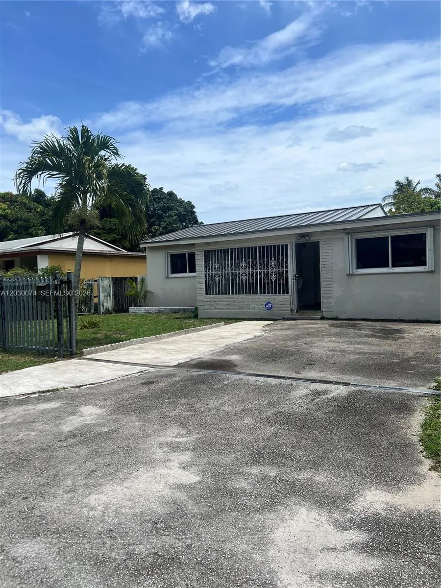 250 NE 160th St, Miami FL 33162