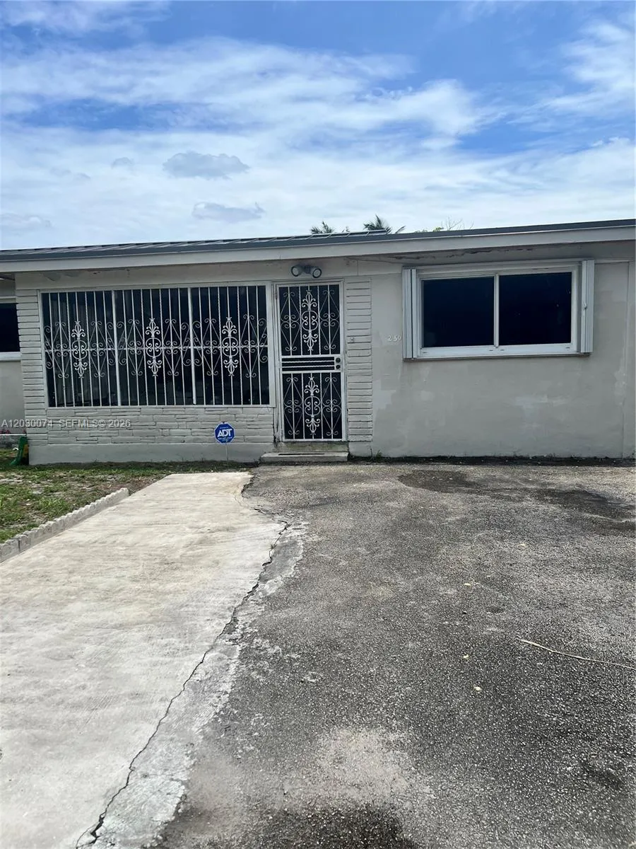 250 NE 160th St, Miami FL 33162