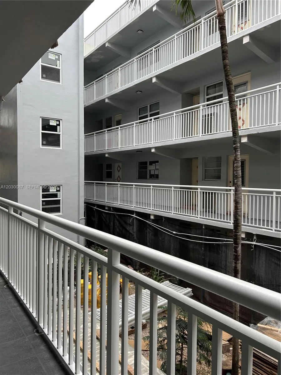 215 SE 3rd Ave # 206A, Hallandale Beach FL 33009