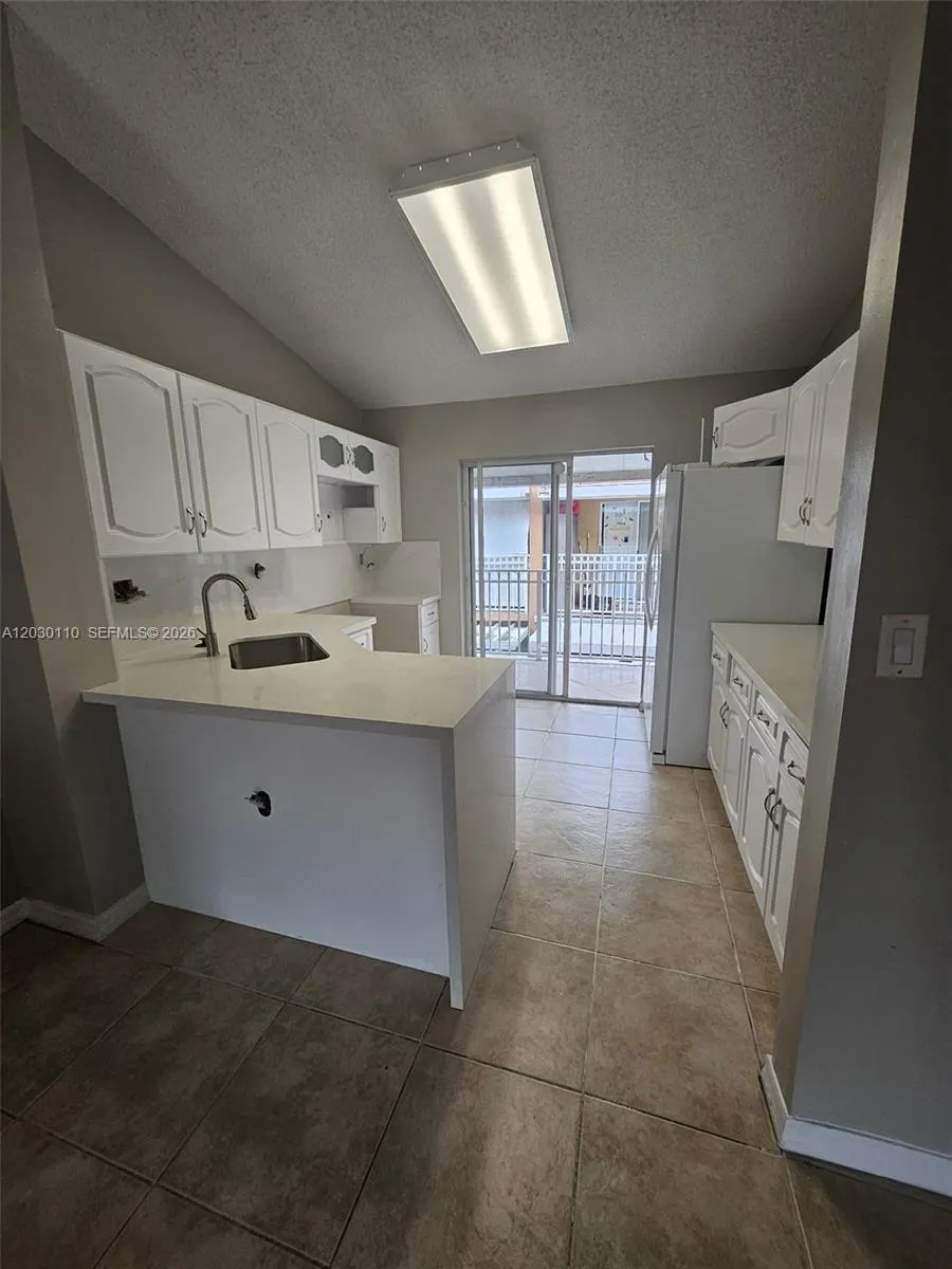 2527 W 76th St # 208, Hialeah FL 33016