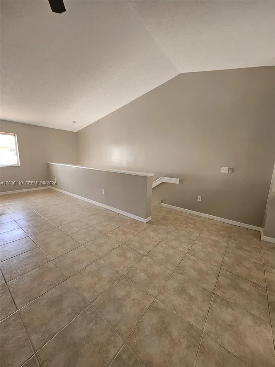 2527 W 76th St # 208, Hialeah FL 33016