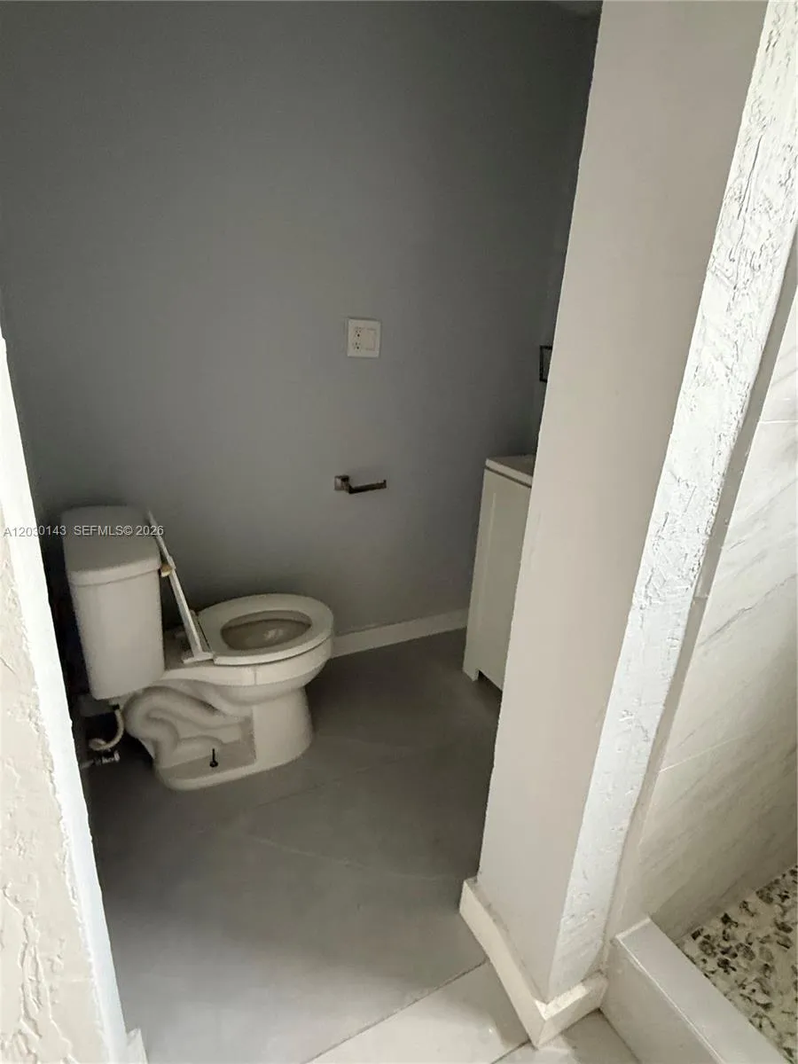 102 NW 1st Ave # 102, Hallandale Beach FL 33009