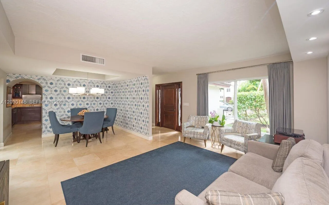 423 Alhambra Cir, Coral Gables FL 33134