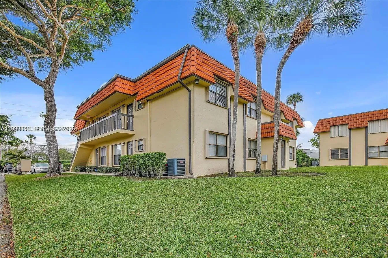 561 NW 100th Pl # 201, Pembroke Pines FL 33024