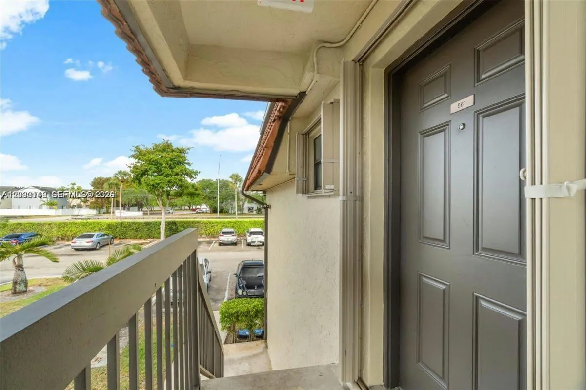 561 NW 100th Pl # 201, Pembroke Pines FL 33024