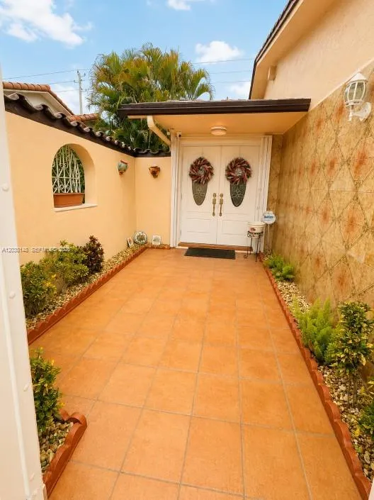 9013 SW 8th Ter, Miami FL 33174