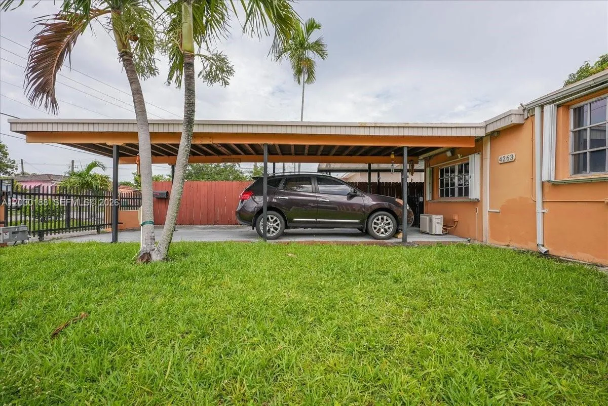 4263 NW 5th St, Miami FL 33126