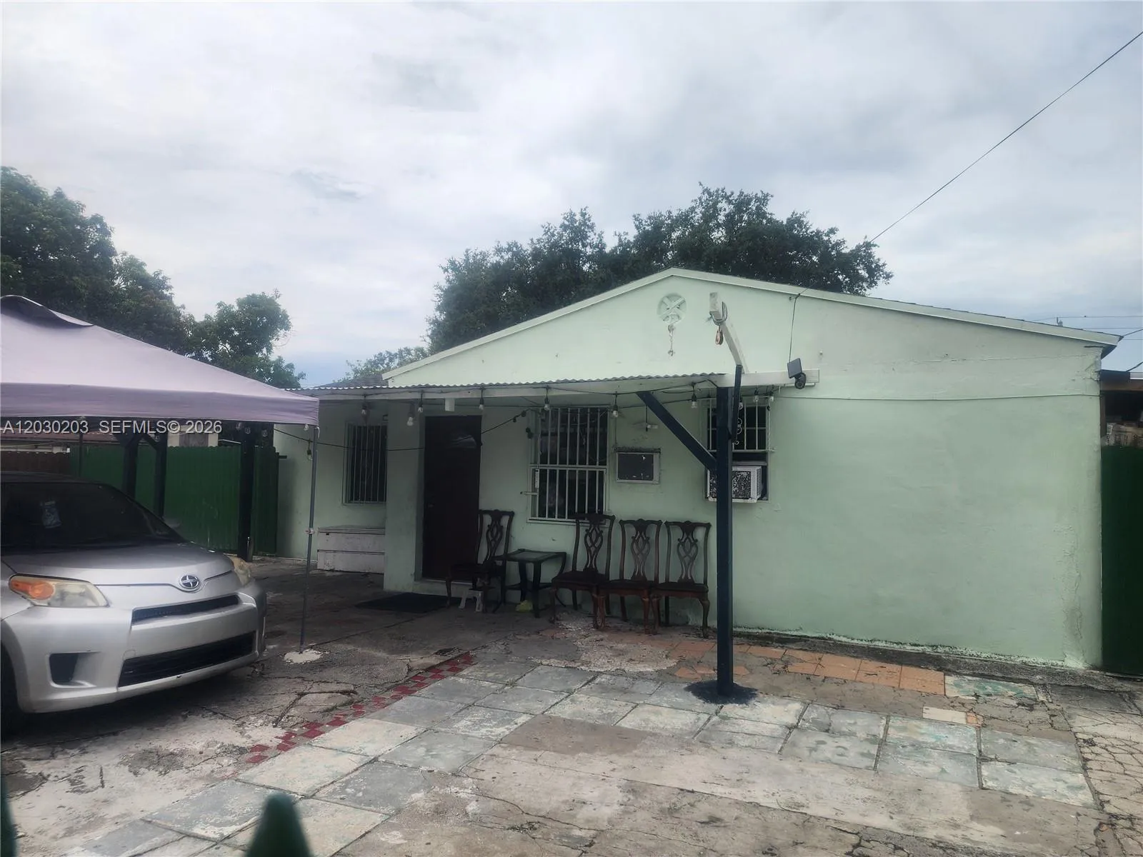 2130 NW 92nd St, Miami FL 33147