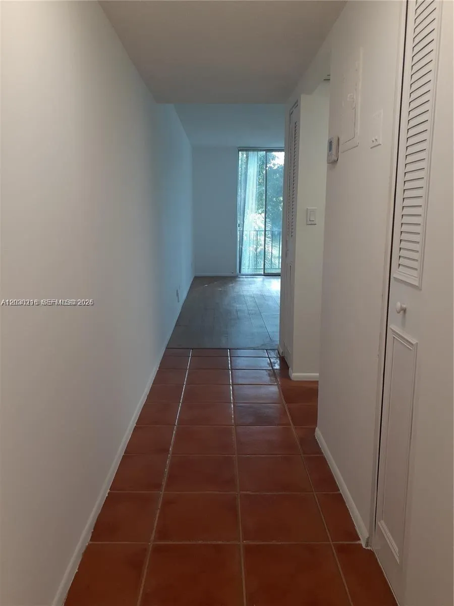 3670 Inverrary Dr # 2M, Lauderhill FL 33319