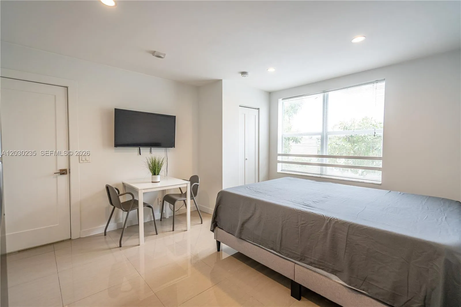 924 Marseille Dr # 26, Miami Beach FL 33141