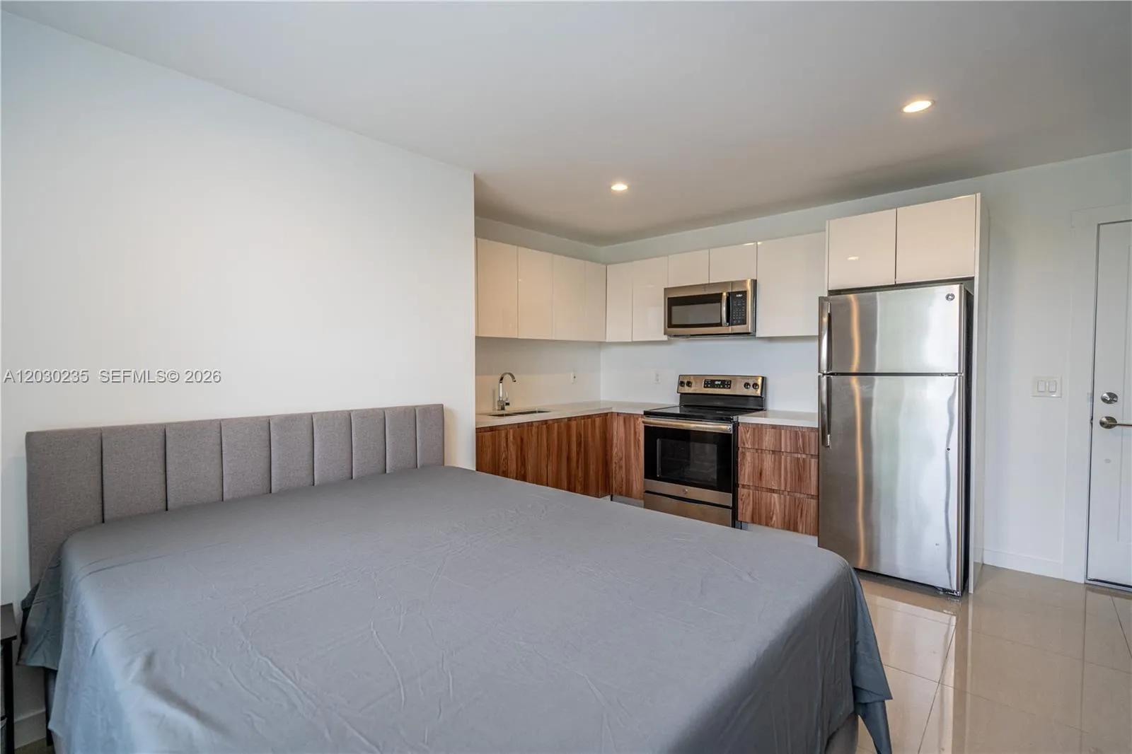 924 Marseille Dr # 26, Miami Beach FL 33141
