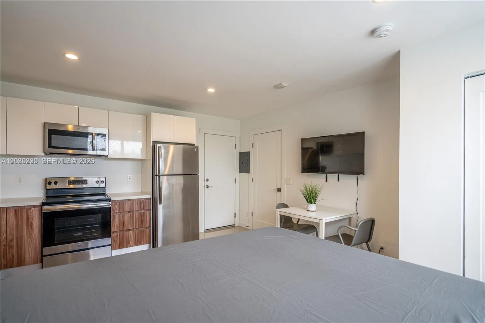 924 Marseille Dr # 26, Miami Beach FL 33141