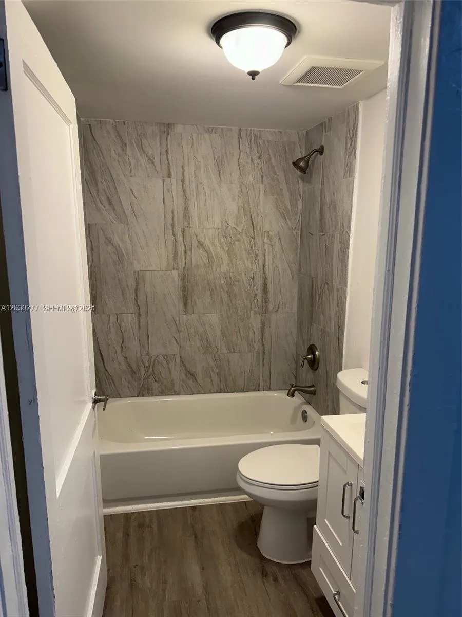 1552 SW 2nd St # 3, Miami FL 33135