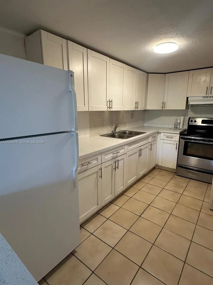 10000 NW 80th Ct # 2324, Hialeah Gardens FL 33016