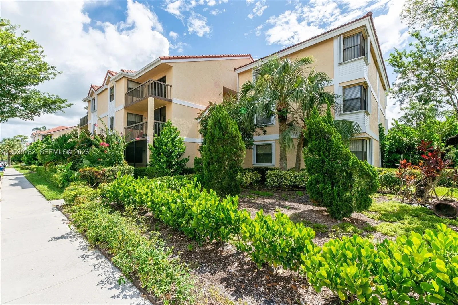 5721 Riverside Dr, Coral Springs FL 33067