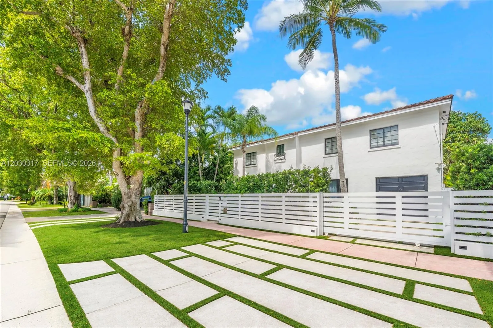 5236 Pine Tree Dr, Miami Beach FL 33140
