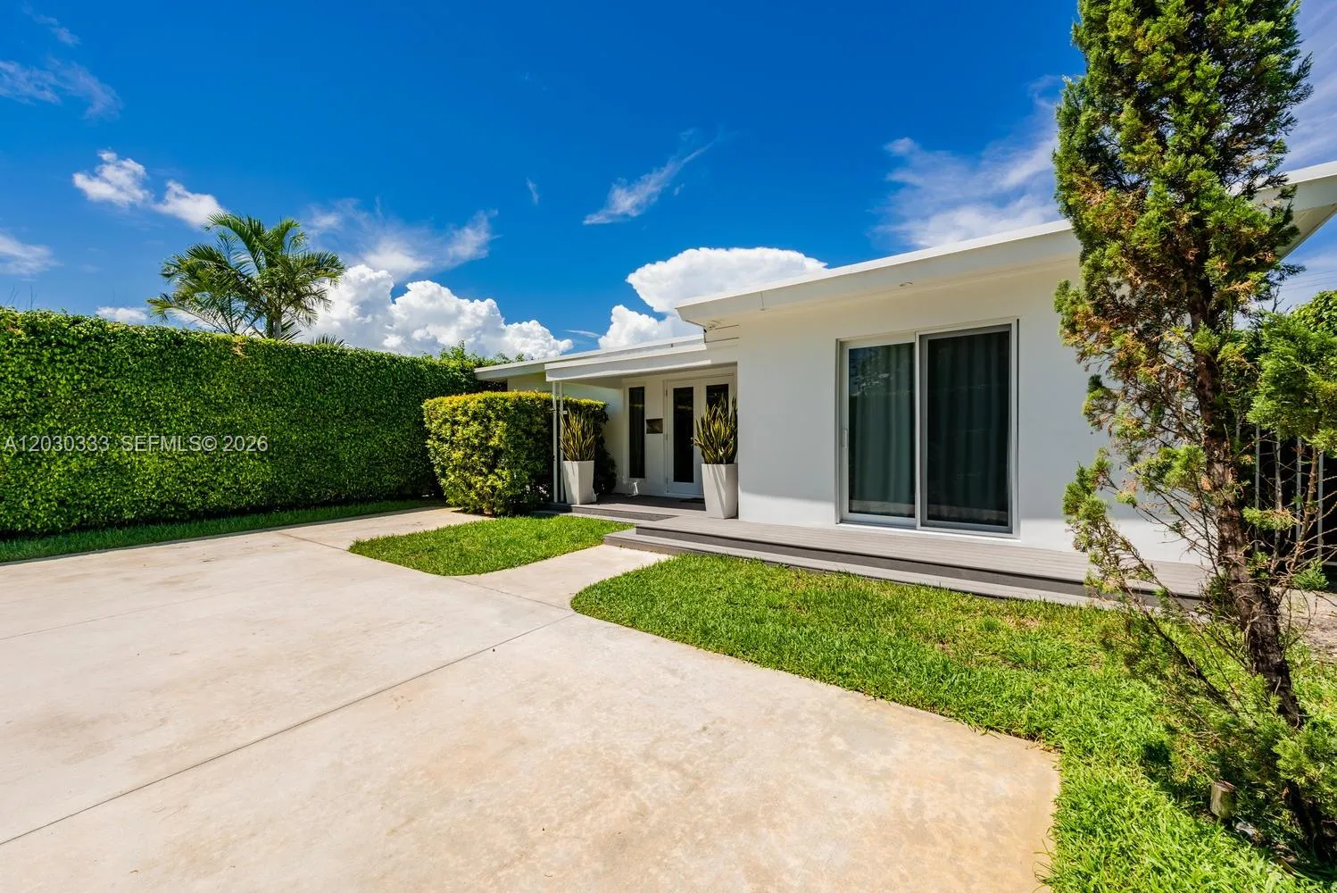 575 W 50th St, Miami Beach FL 33140