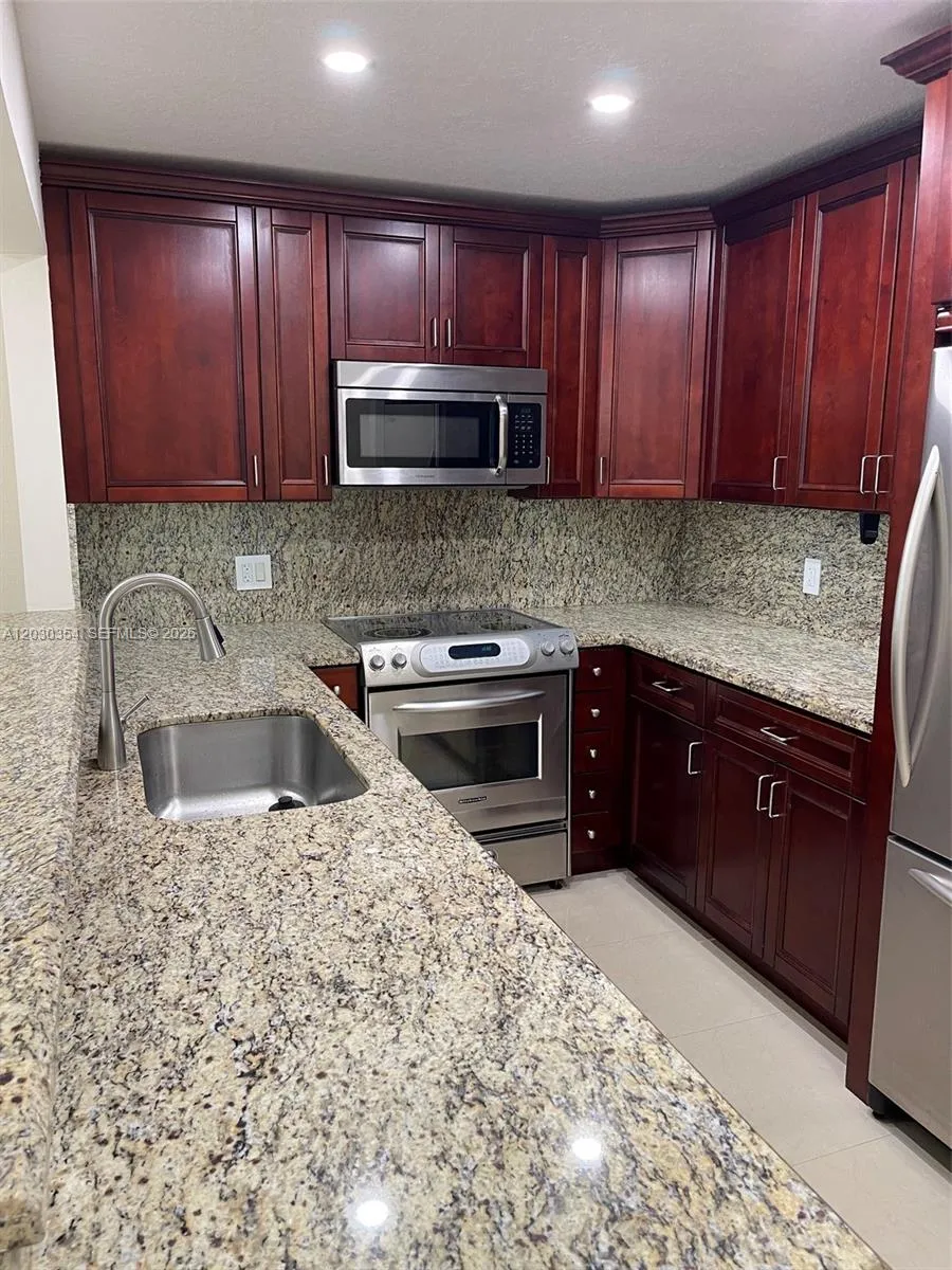 5911 NE 14th Ln # 205S, Fort Lauderdale FL 33334