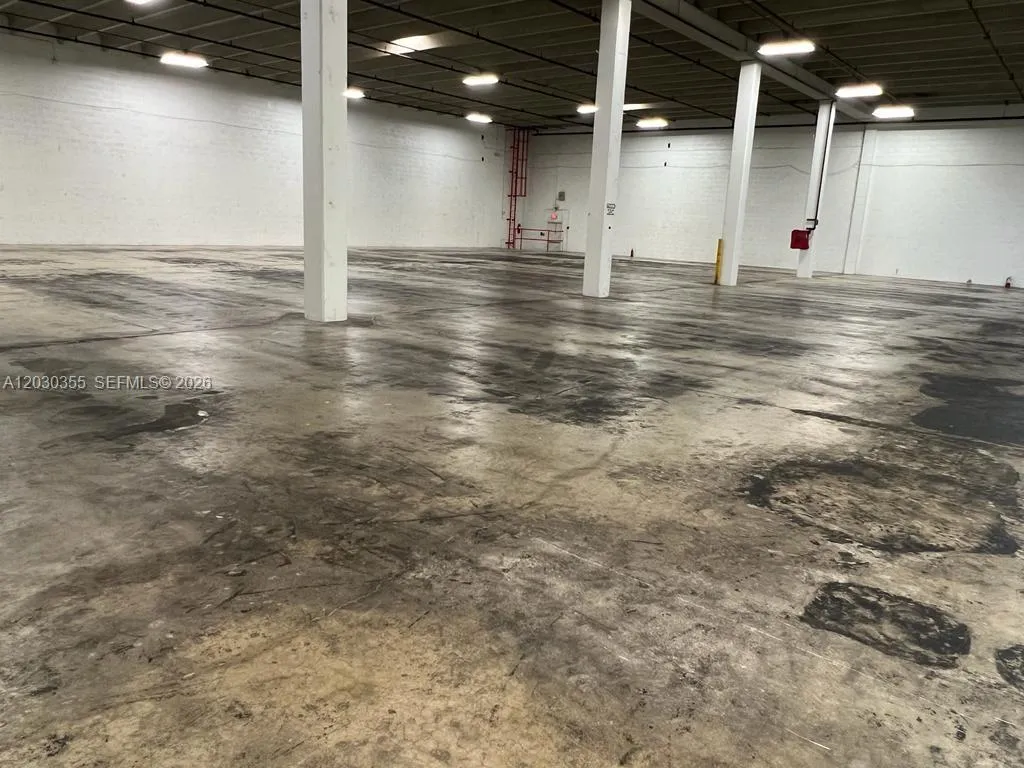 2281 NW 95th Ave, Doral FL 33172
