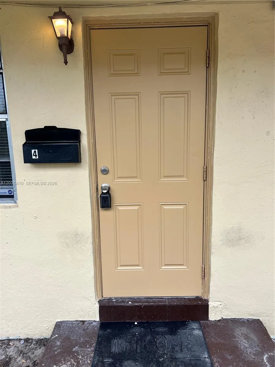 646 NW 4th Ct # 4, Hallandale Beach FL 33009