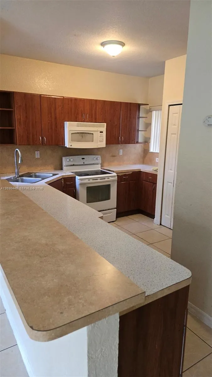 671 SW 10th St, Florida City FL 33034