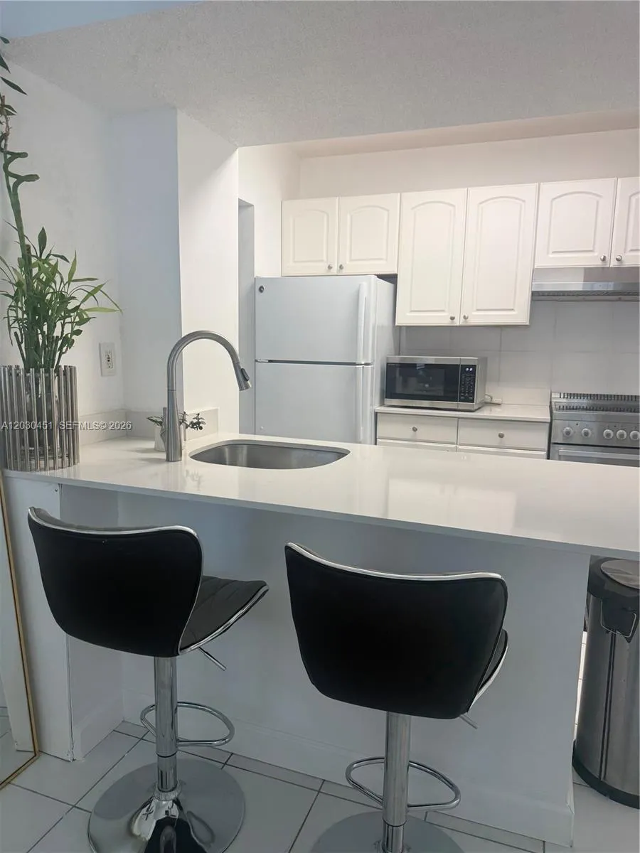 1390 Ocean Dr # 302, Miami Beach FL 33139