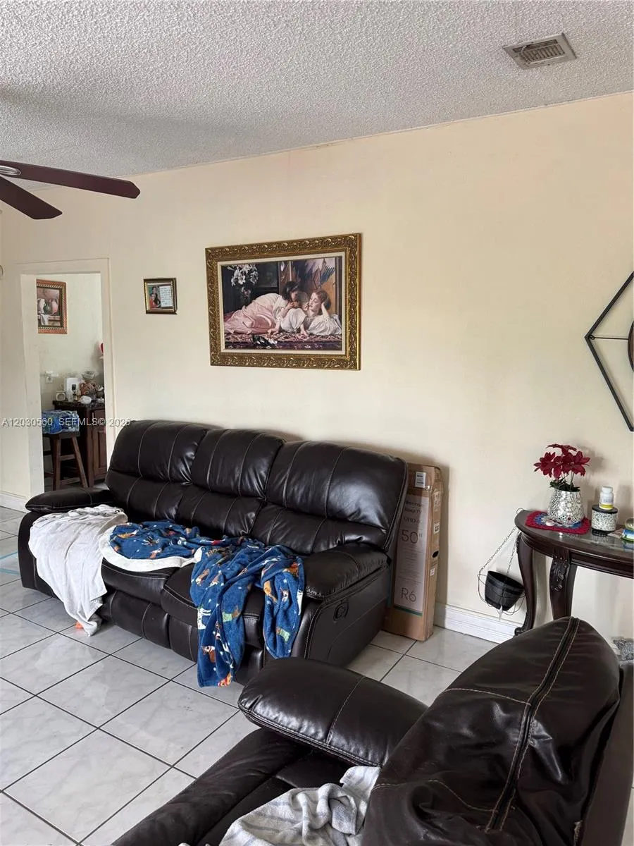 5612 NW 5612 nw 206th Ln, Miami Gardens FL 33055