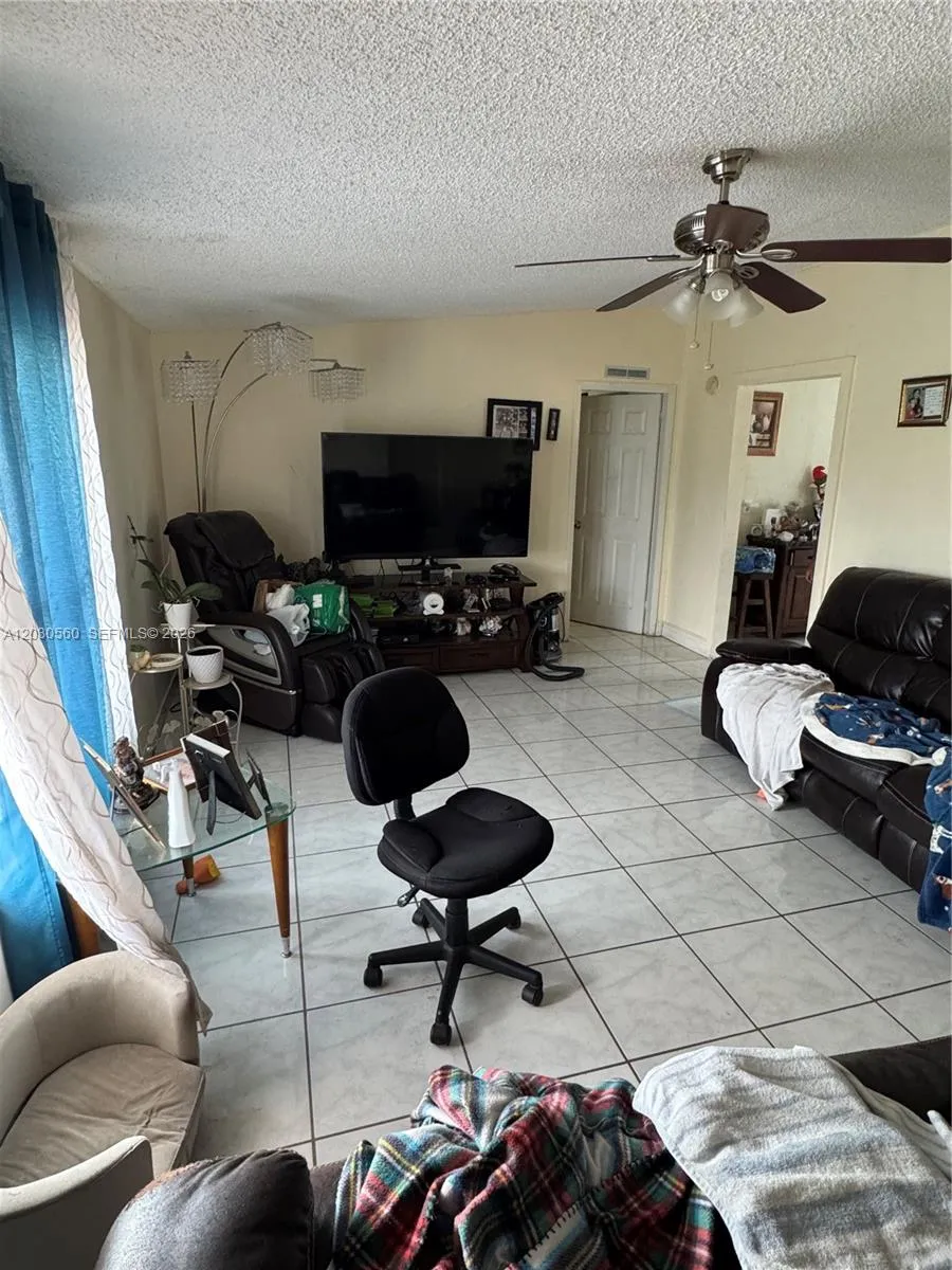 5612 NW 5612 nw 206th Ln, Miami Gardens FL 33055