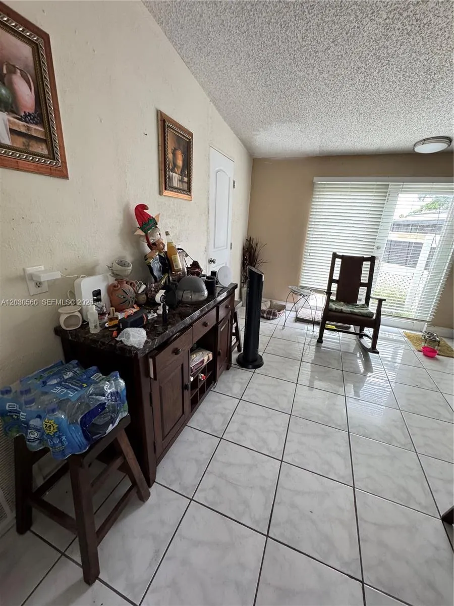 5612 NW 5612 nw 206th Ln, Miami Gardens FL 33055