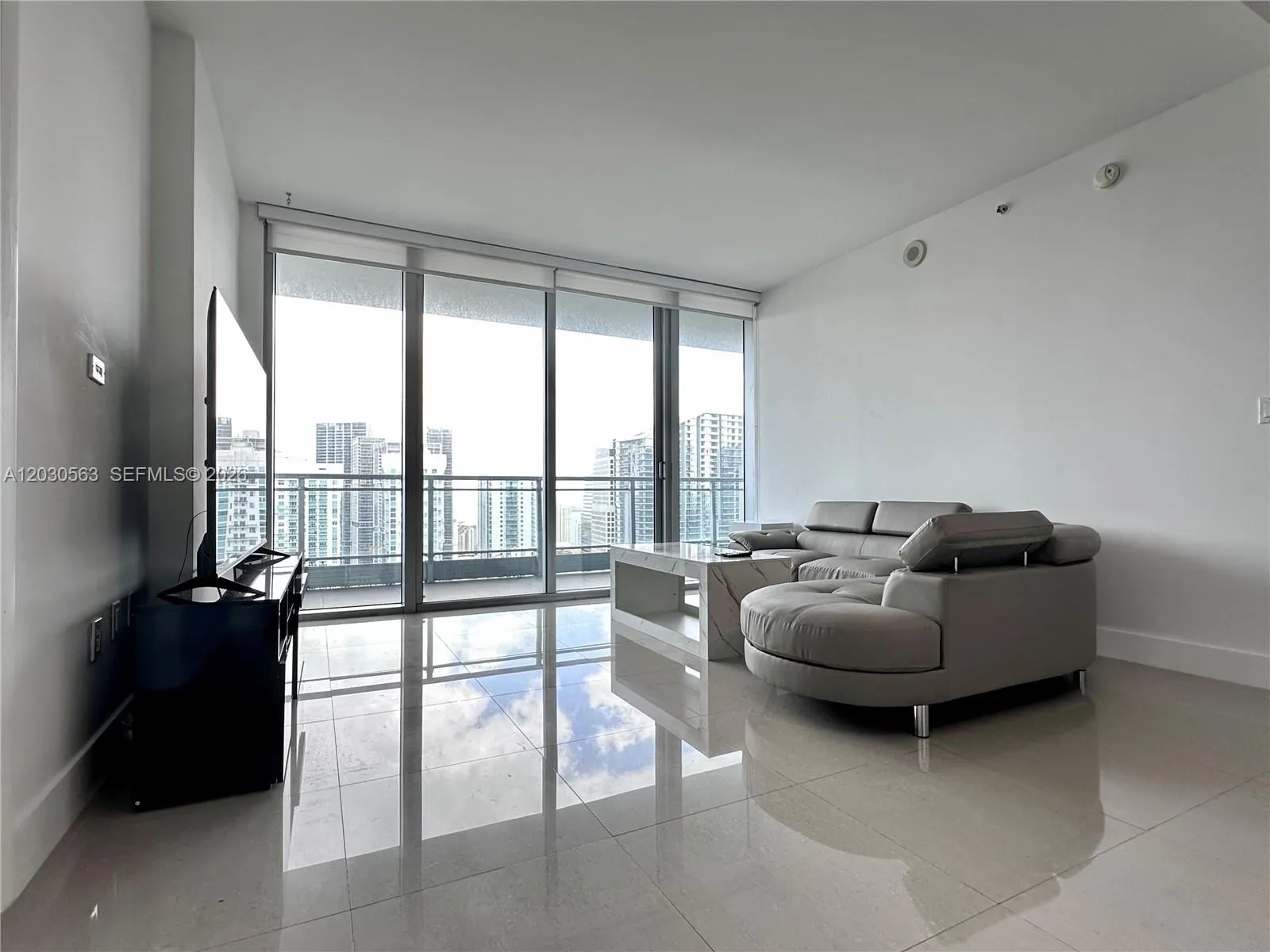 92 SW 3rd St # 4111, Miami FL 33130