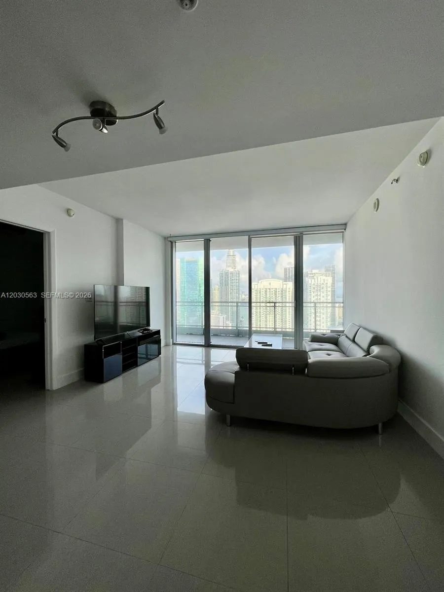 92 SW 3rd St # 4111, Miami FL 33130