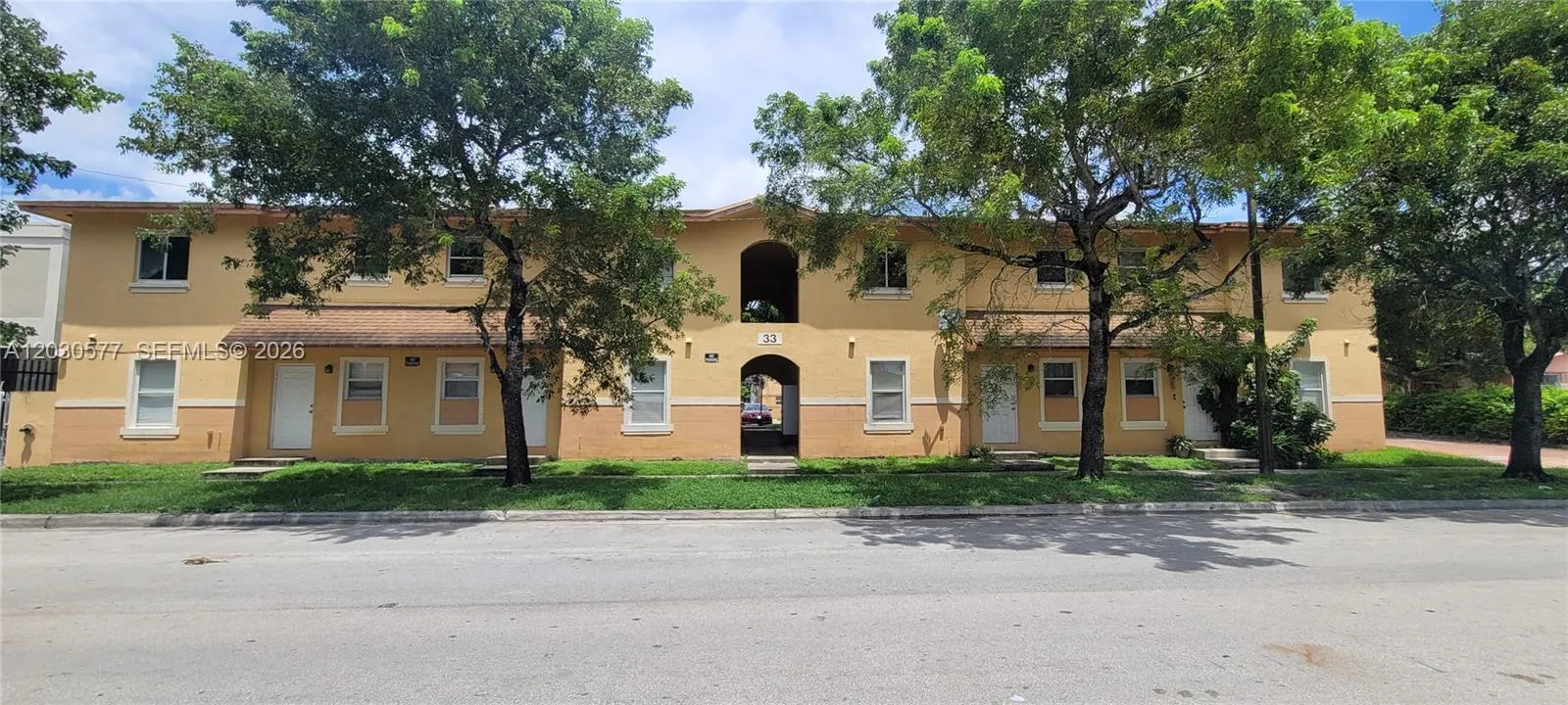 33 E 20th St # 203, Hialeah FL 33010