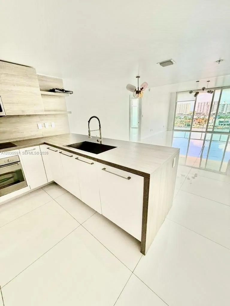 400 Sunny Isles Blvd # 817, Sunny Isles Beach FL 33160