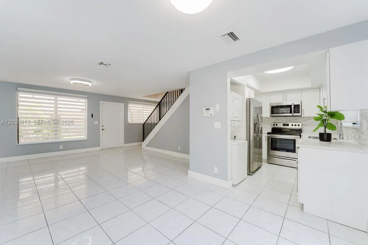 2570 Coral Springs Dr # 2570, Coral Springs FL 33065