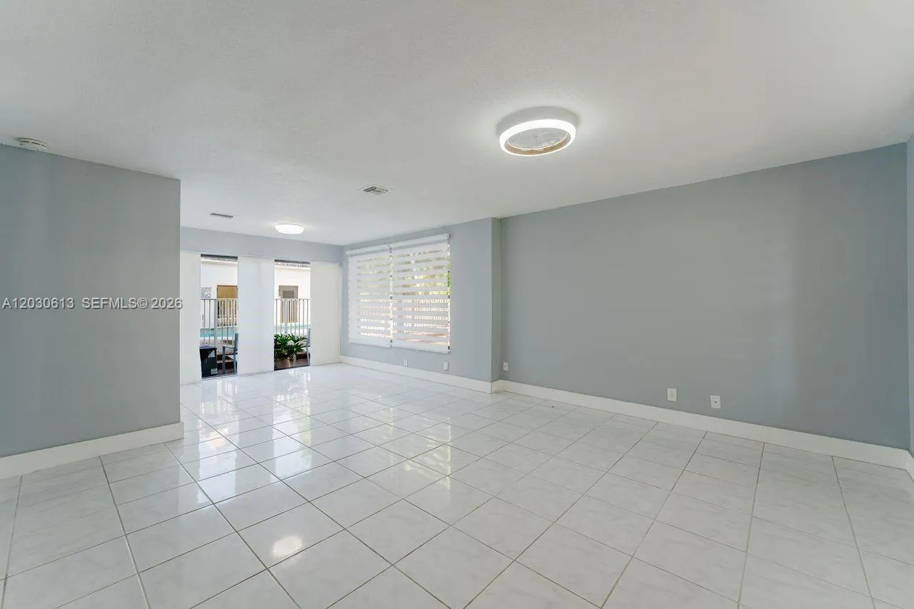 2570 Coral Springs Dr # 2570, Coral Springs FL 33065