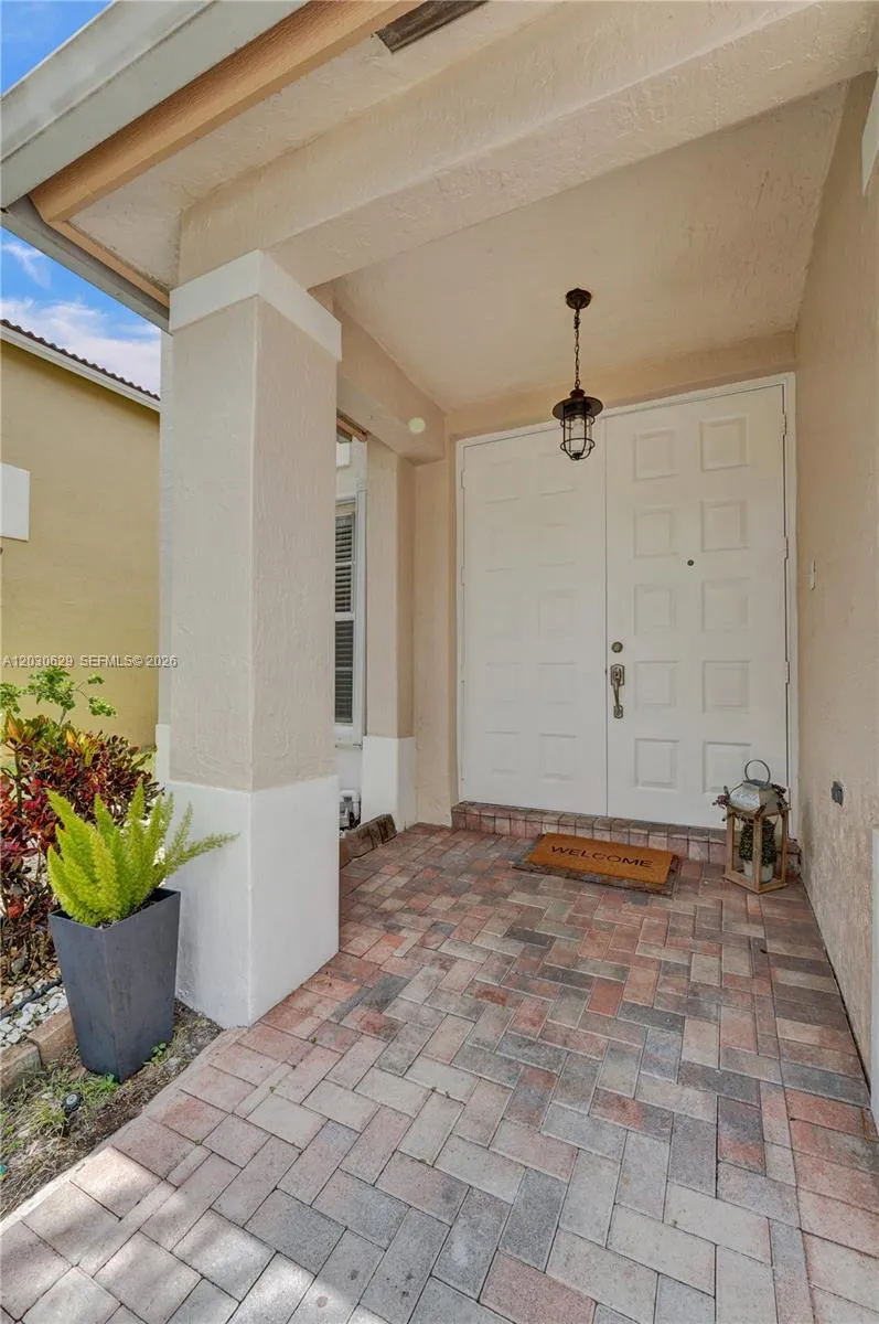 1958 NW 171st Ave, Pembroke Pines FL 33028