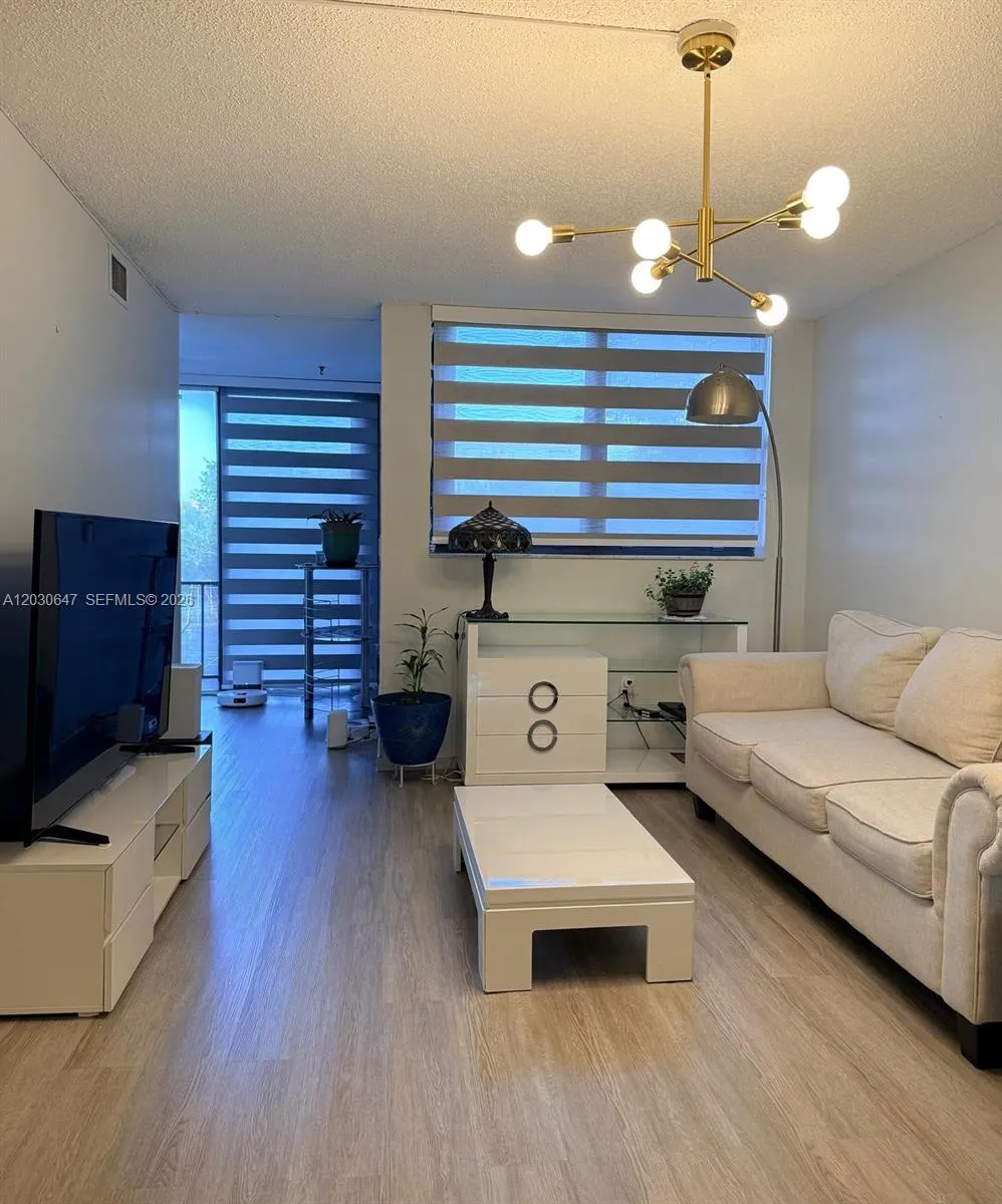 9420 W Flagler St # 309, Miami FL 33174