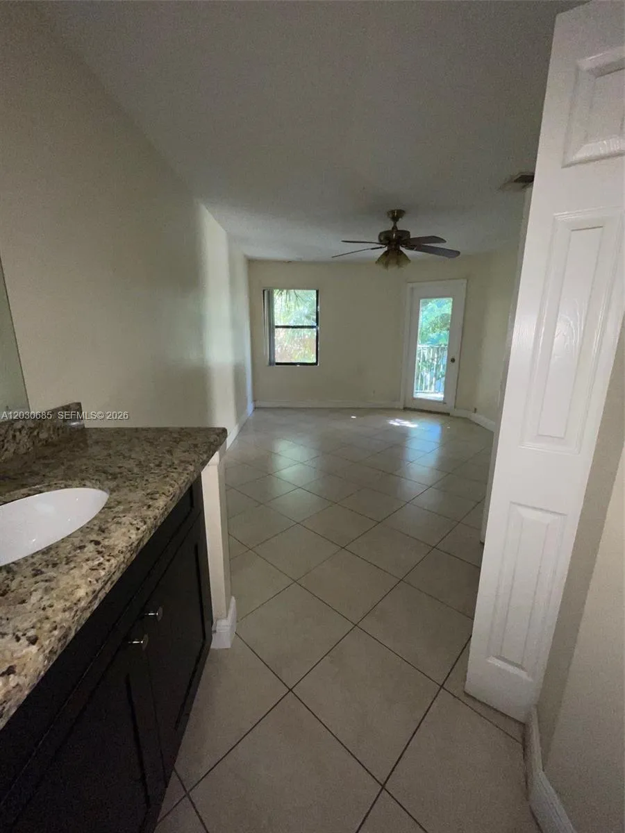 9999 Summerbreeze Dr # 915, Sunrise FL 33322